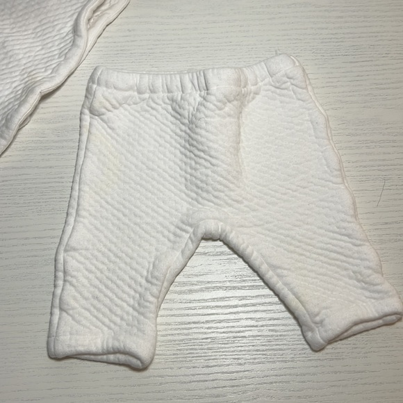 Jacadi - Baby Girl Comfort Set, Size 6M. Slight discoloration. - Picture 4 of 4